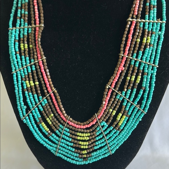 Handmade Indian Multicolor Seabead Bib Necklace - Picture 6 of 16